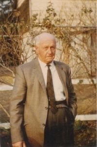 Col Morris as an elderly man